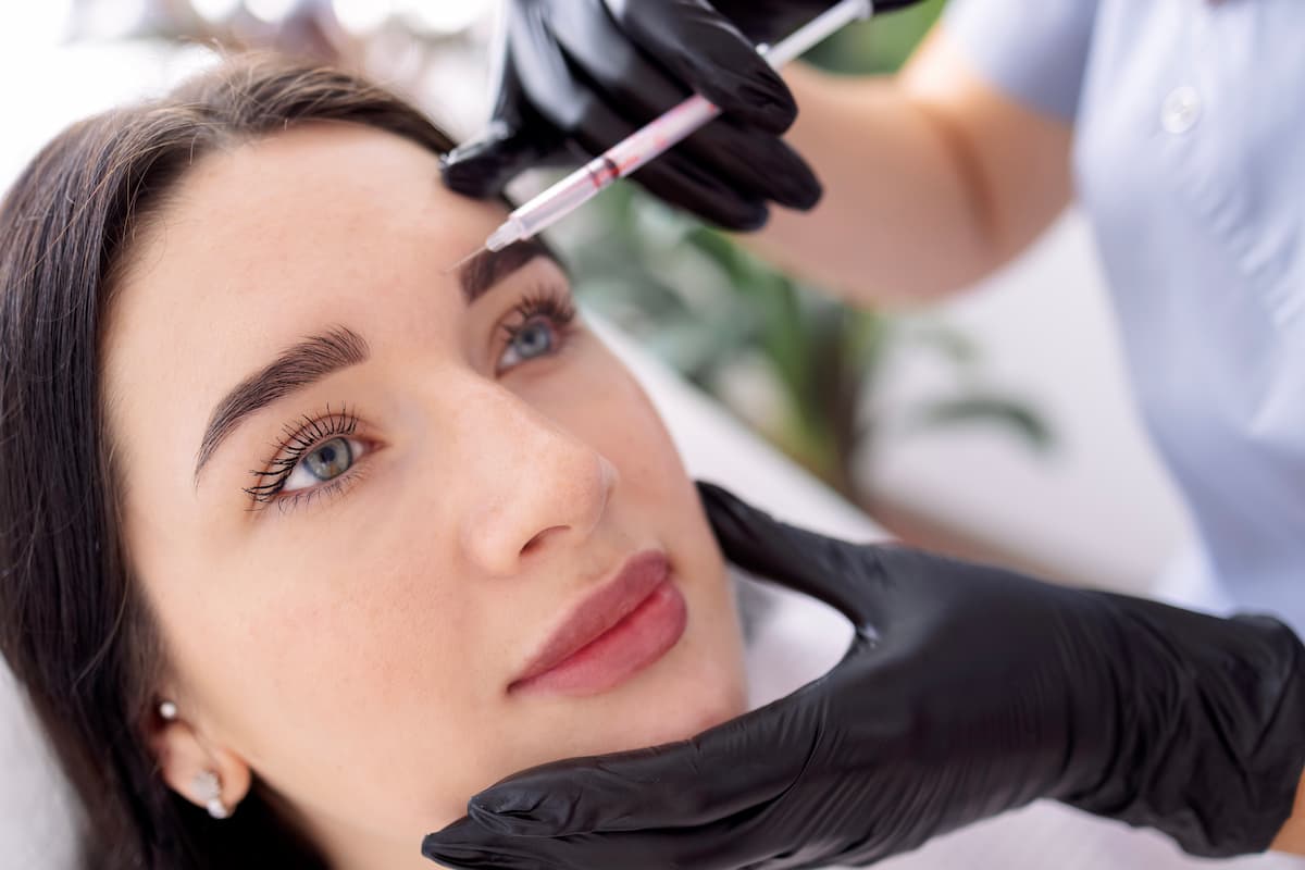 woman-receiving-injection-for-forehead-wrinkles-2026-03-17-06-42-50-utc (2)